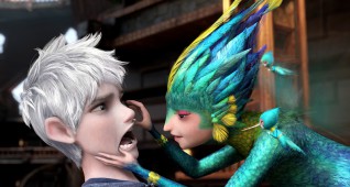 (Right to left)  Tooth (Isla Fisher) is amazed by Jack Frost’s (Chris Pine) perfect teeth in DreamWorks Animation’s RISE OF THE GUARDIANS to be released by Paramount Pictures.
RG-025